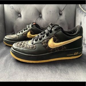*Rare* Nike Air Force 1s. Black and gold size 6 in womens